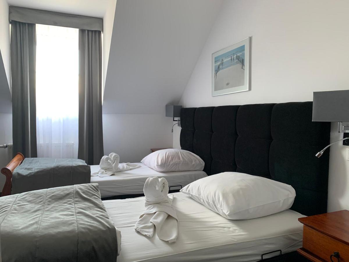 Hotel Kameleon Tarnobrzeg Exteriör bild