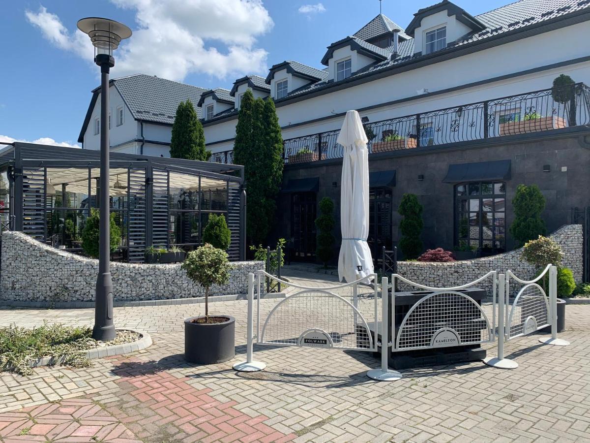 Hotel Kameleon Tarnobrzeg Exteriör bild