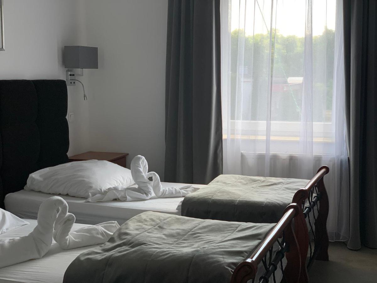 Hotel Kameleon Tarnobrzeg Exteriör bild