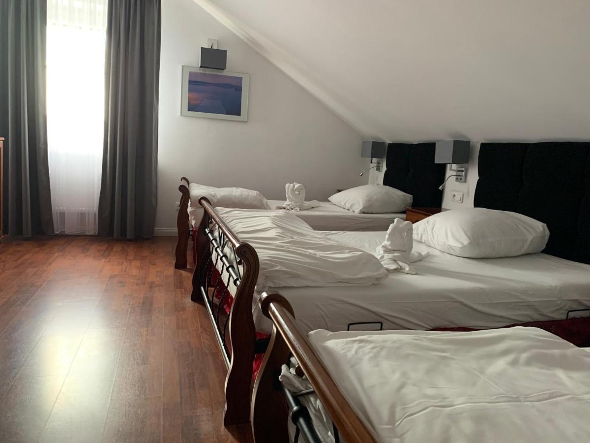 Hotel Kameleon Tarnobrzeg Exteriör bild