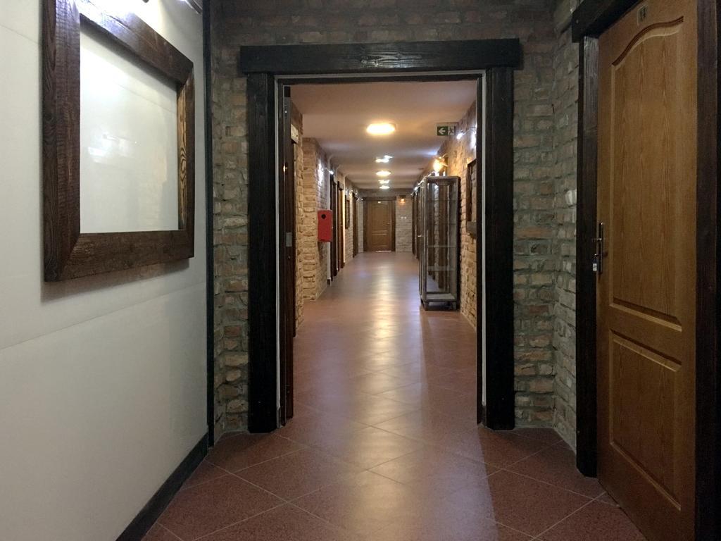 Hotel Kameleon Tarnobrzeg Exteriör bild